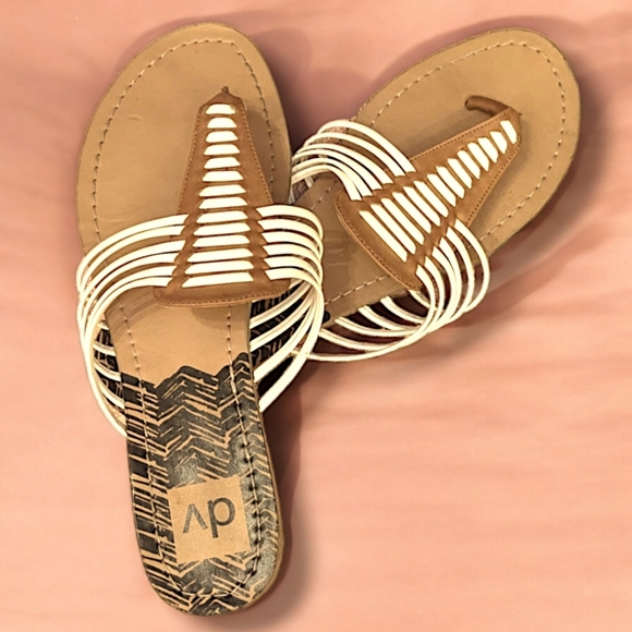 🩴Dolce Vita Slip-On Sandals/Flip Flops - Picture 7 of 8